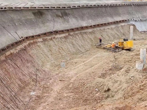 铁力基坑边坡加固